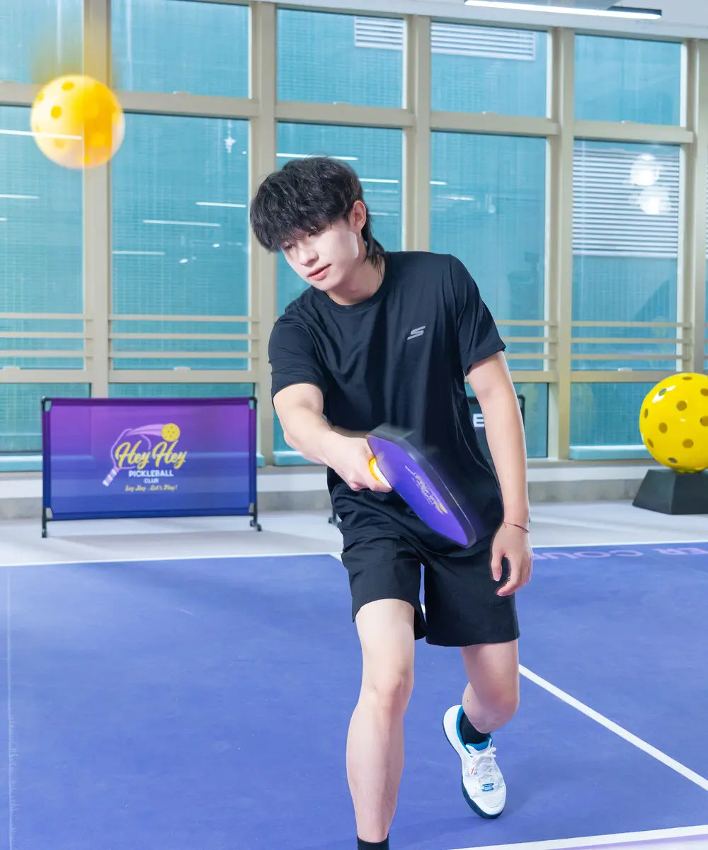 HeyHey Pickleball Open Play 球員準備擊球